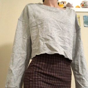 Cropped sweatshirt w/ unique back